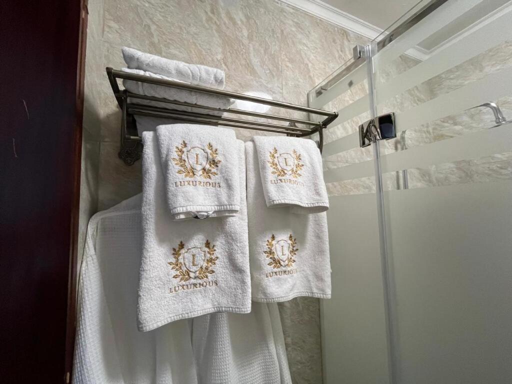 Luxurious Hotell Taraz Exteriör bild