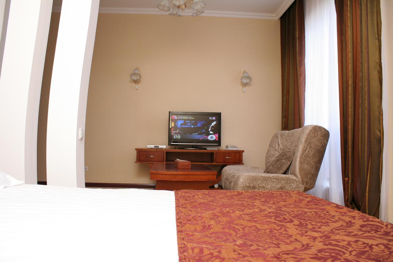 Luxurious Hotell Taraz Exteriör bild